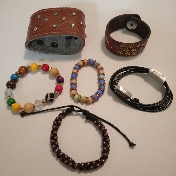#650. 6 Piece Assorted Bracelet Bundle - Picture 1 of 12
